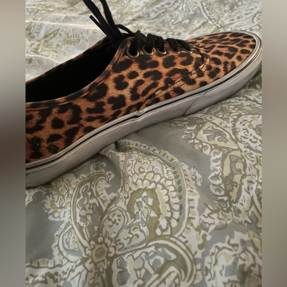 Leopard Vans size 8.5 Men’s 10 woman’s - Picture 2 of 6
